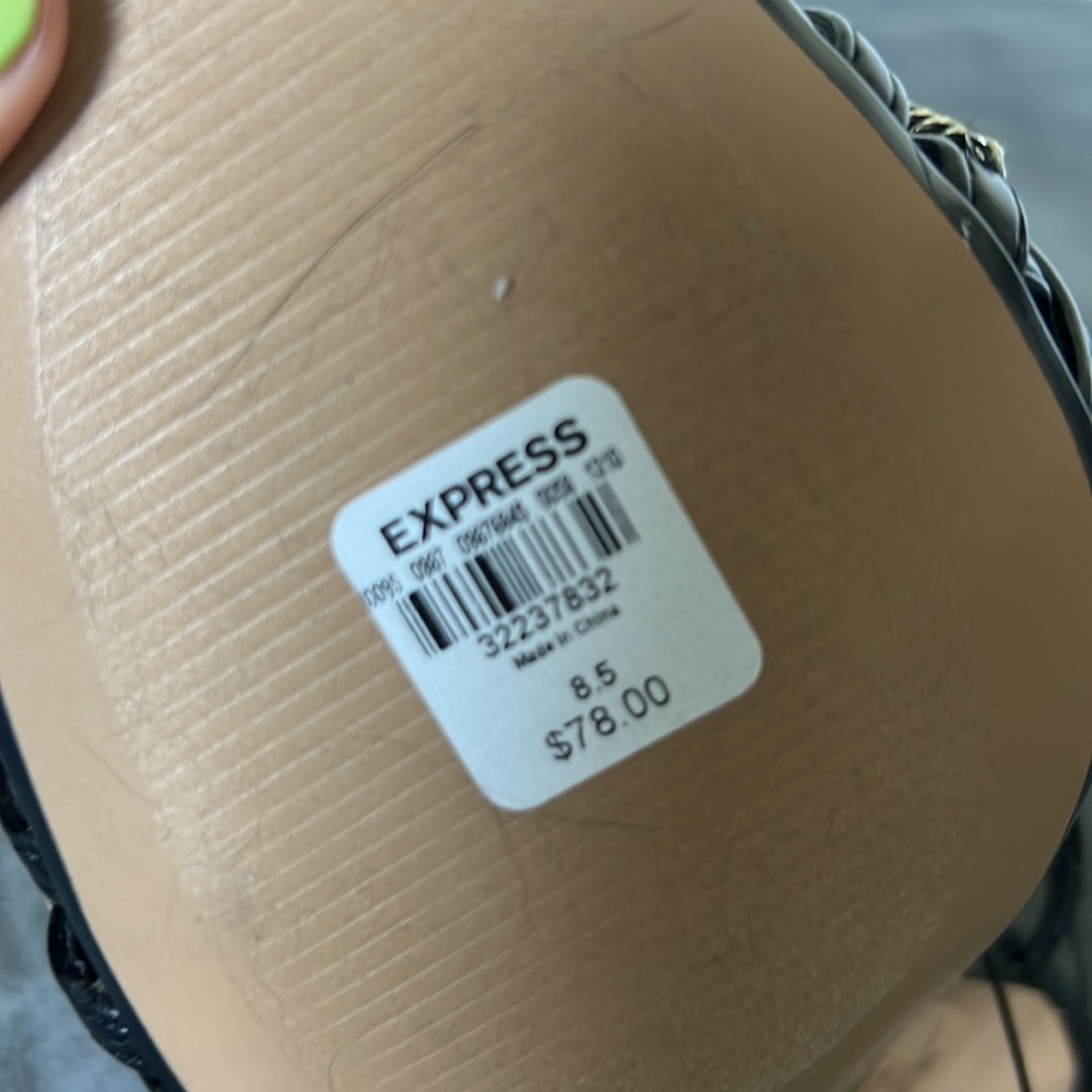 Express black heels - Picture 3 of 3